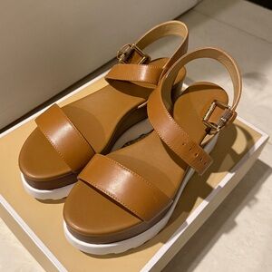 Michael Kors Elegant Tan Sandals